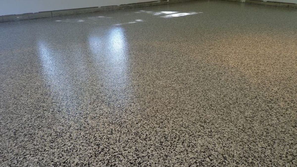 Agregası açılmış, yarı parlak bitişli beton yüzey